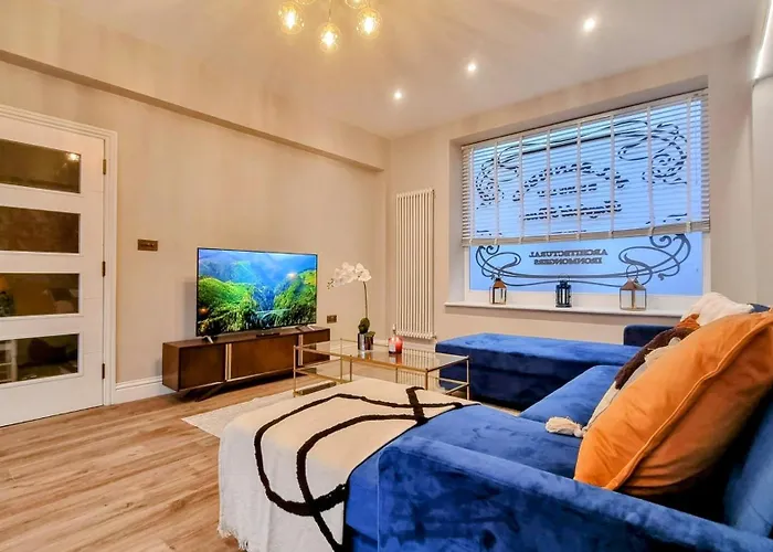 The 4 Bed Luxury Townhouse